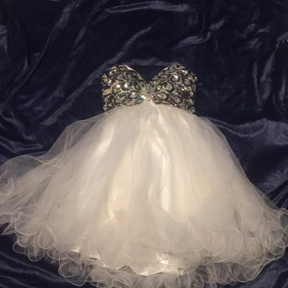 Dress - Picture 2 of 2